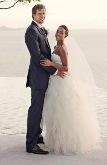 Jessica Olsson with her husband Dirk Nowitzki on wedding ceremony
