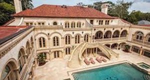 CAPTION: Lee's million-dollar mansionSOURCE: Pricey Pads