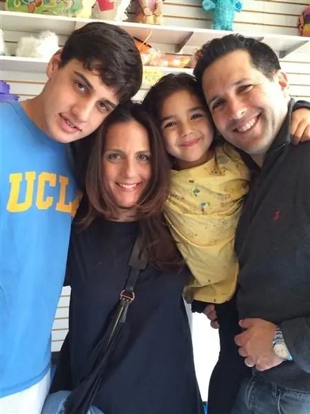 Sharri Maio with her family Sharri Maio with her husband two kids, Photo Source: Diabetes Self-Management