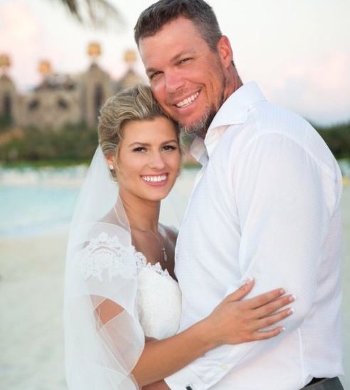 Taylor Higgins on the day of her wedding with her husband, Chipper Jones on 14th June 2015, Image Source: Fabwags