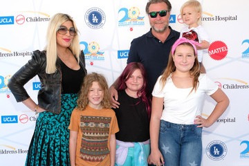 Stella with her parents and siblings, Picture Source: Zimbio