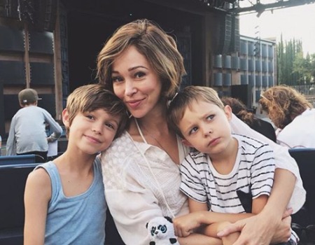  Autumn Reeser and her two sons Finn Warren and Dash WarrenSOURCE: Gossip Gist
