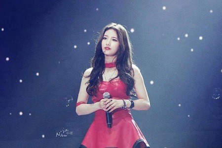 CAPTION: Bae Suzy at a concert in Beijing.SOURCE: Says.com