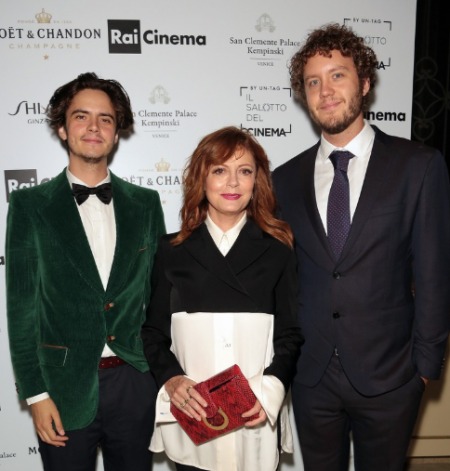 Image: Jack Henry Robbins with her mother, Susan Sarandon & a brother, Miles Robbins