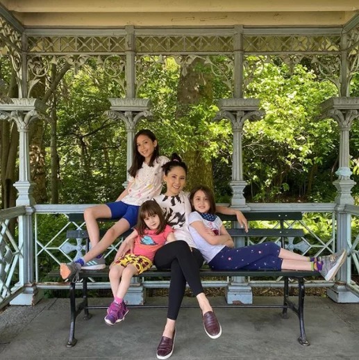 Vicky Nguyen with her daughters at central park, Photo Source: Vicky’s Instagram