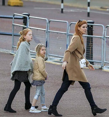 Iris with her mother and sister Source: Dailymail
