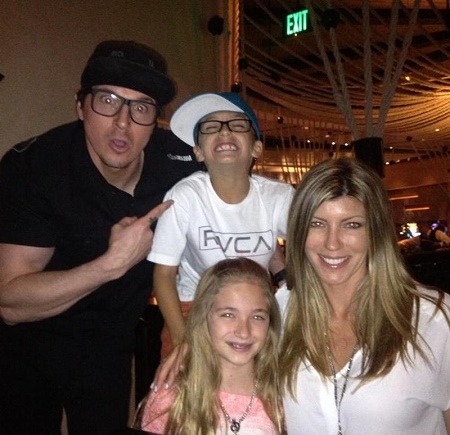 Meredith Bagans And With Her Younger Brother, Zak Bagans Alongside Niece and Niece Source: Body Height Weight 