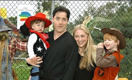 Griffin Arthur Fraser (right) with his brother and parents. Source: Wire Image