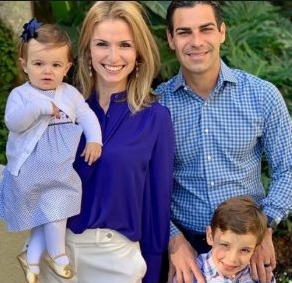 Francis Suarez With Her Wife Gloria Fonts Suarez And Their Children Gloriana And Andrew Xavier Source: local10