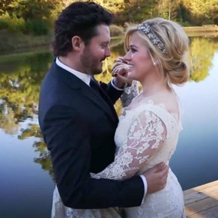 Seth Blackstock's dad Brandon Blackstock and stepmom, Kelly Clarkson had an intimate ceremony at Blackberry Farm in Walland, Tennessee Source: E! News