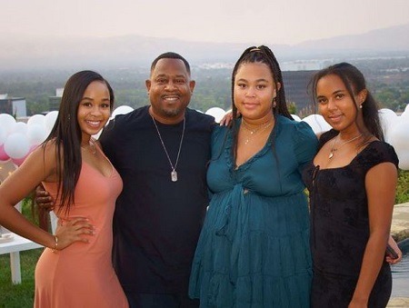 Jasmine Page Lawrence (left) with her father and half-sisters, Iyanna Faith (right), Amara Trinity (second from right), born via Martin's side. Source: Instagram @martinlawrence