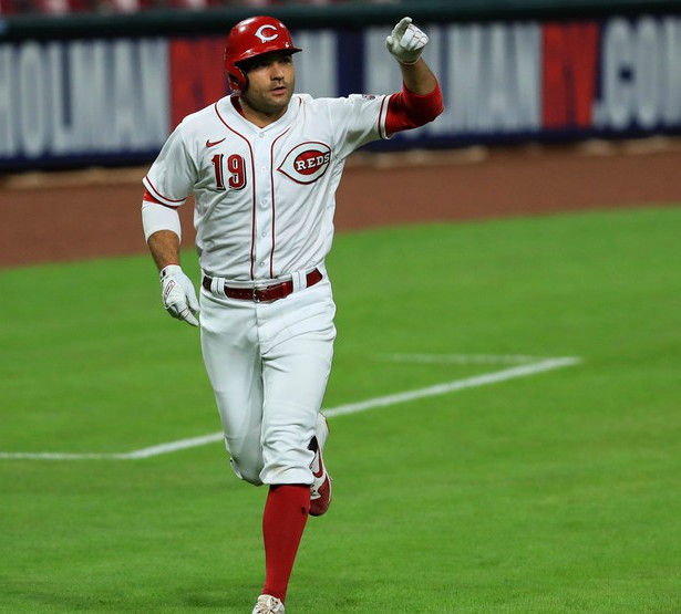 Joey Votto playing for his team (Photo: WKRC)