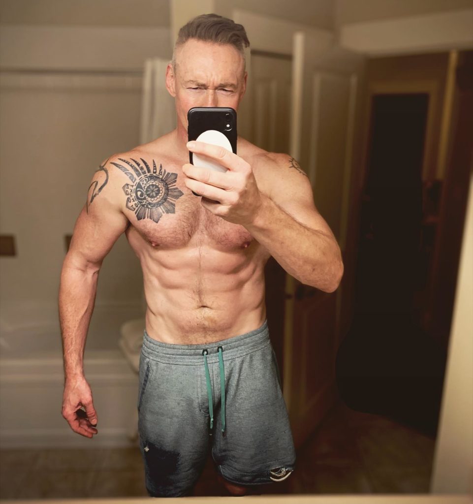 Kevin Durand Body