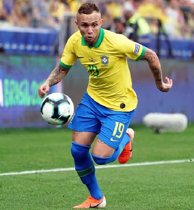 Everton Soares