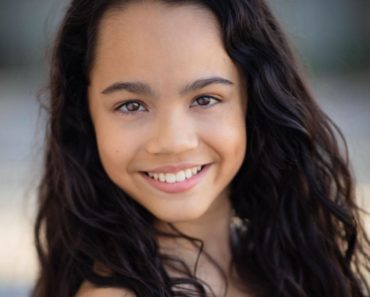 Chloe De Los Santos Biography and Wiki