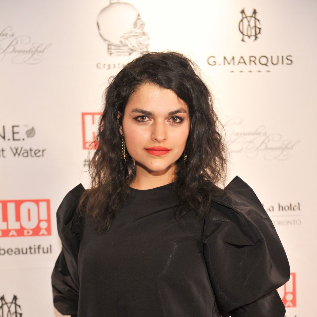 Eve Harlow's Childhood and Natrionality