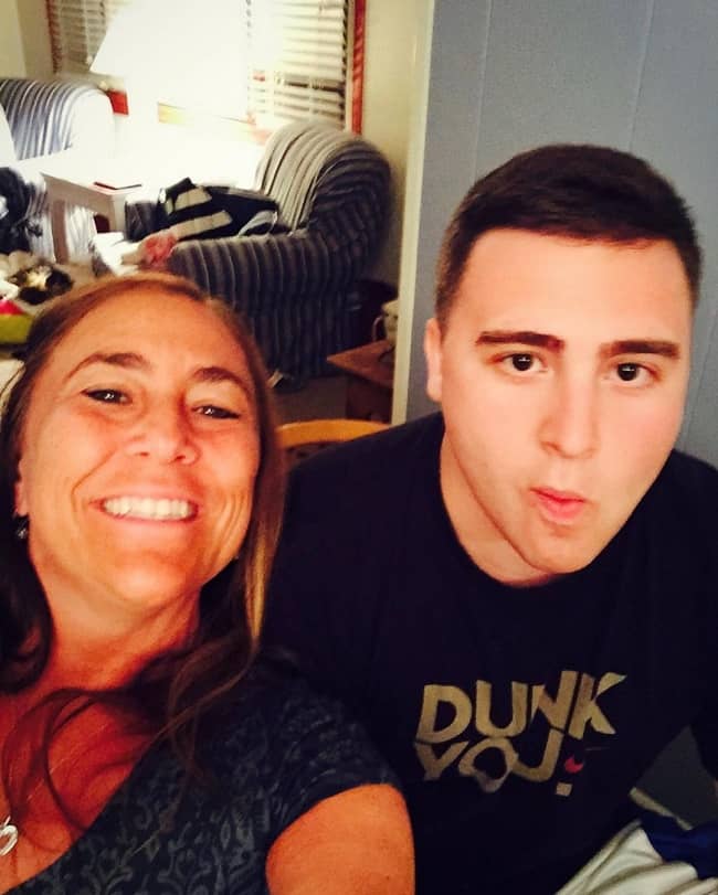 LosPollosTV's Mother