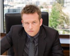 Dallas Roberts