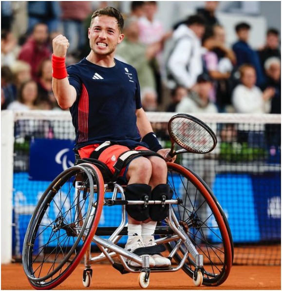 Alfie Hewett's bio